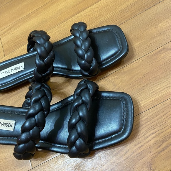 Steve Madden Black Square-Toe Braided Sandals | Size 8.5 - Picture 4 of 4